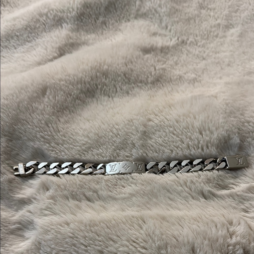 Louis Vuitton Silver Chain-Link Jewelry Bracelet